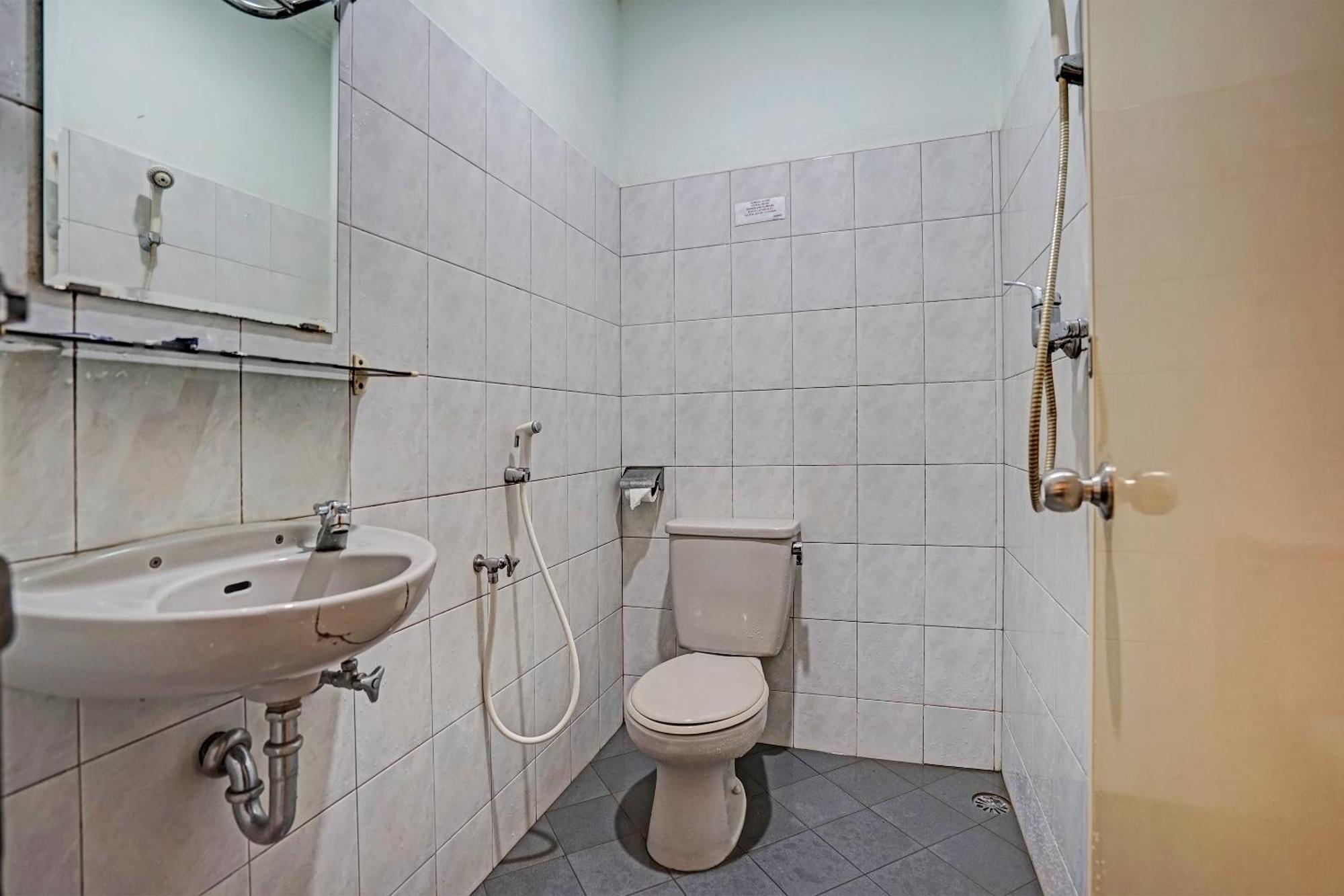 Super Oyo 91805 Hotel Wisma Bari باليمبانغْ المظهر الخارجي الصورة