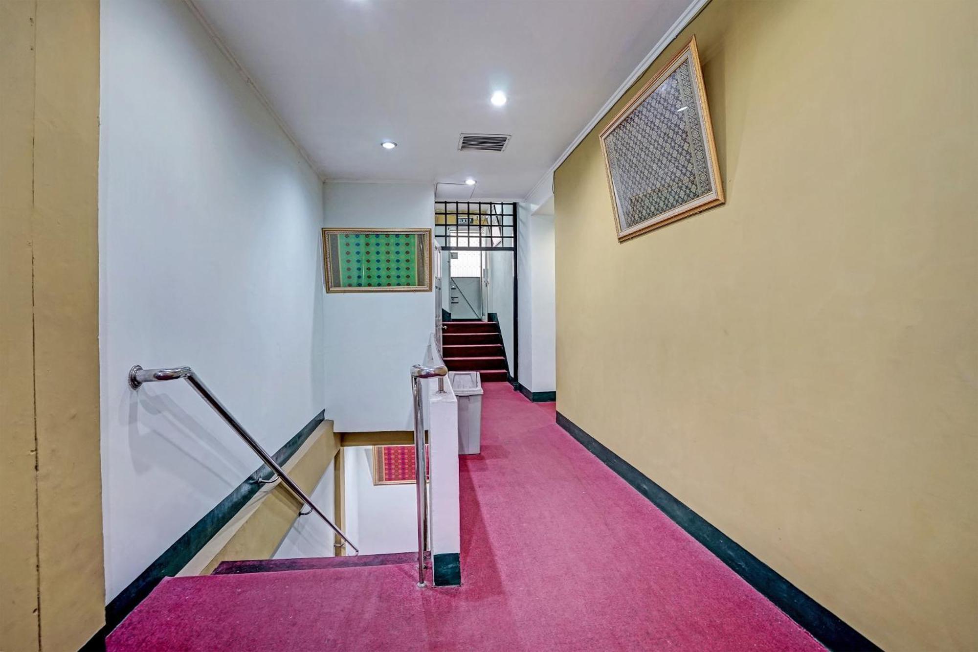 Super Oyo 91805 Hotel Wisma Bari باليمبانغْ المظهر الخارجي الصورة